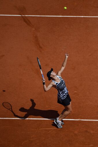 Ashleigh Barty hitting a serve at the 2019 Roland Garros singles final